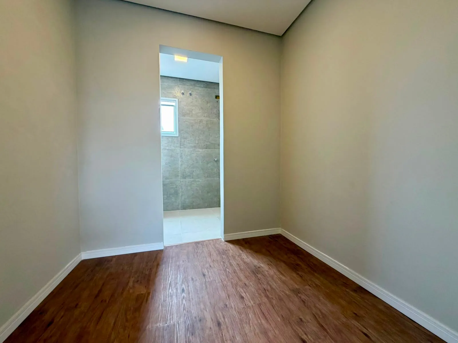 Imagem Casa à Venda, com 3 dormitórios, suíte master com closet, piscina, área gourmet e 147 m², no Golden Park II