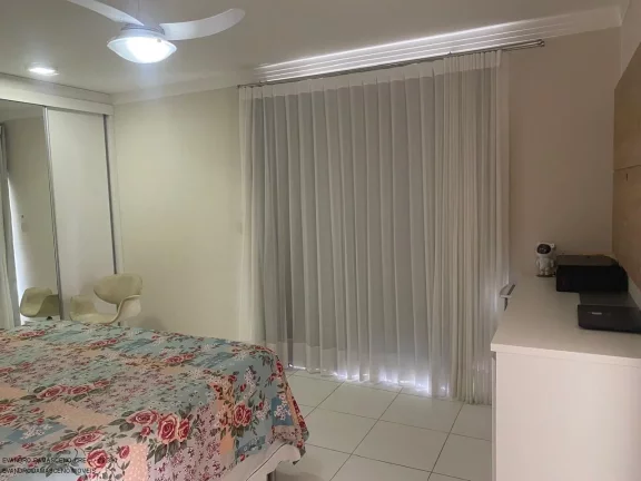 Imagem Casa de Luxo em Condomínio: 4 Quartos, 2 Suítes, 2 Salas, 2 Banheiros, 2 Vagas de Garagem em Buraquinho - Lauro de Freitas-BA.