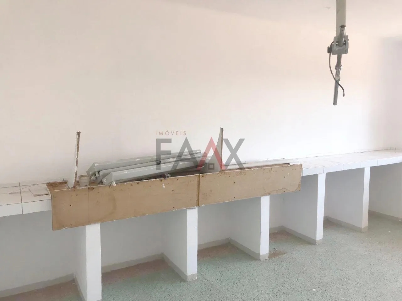 Imagem Sala Comercial com 72 dormitórios,2500.00 m , CENTRO, GUARAPUAVA - PR