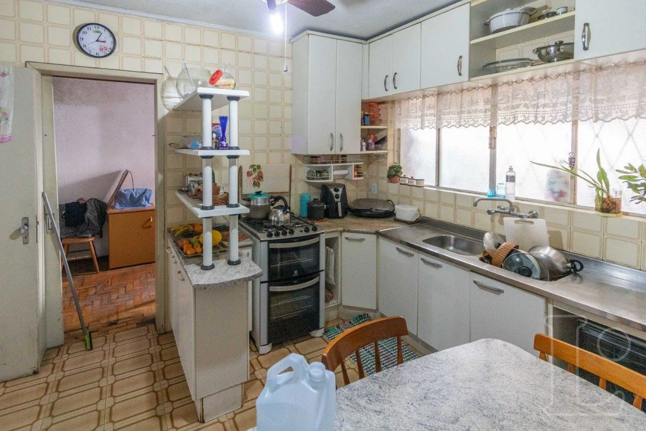 Imagem Sobrado para Venda - 241m², 4 dormitórios, sendo 1 suites, 1 vaga - Camaquã