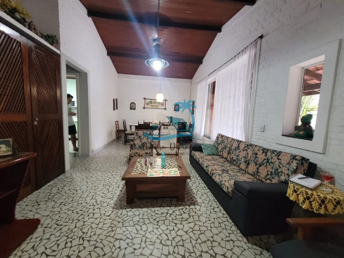 Imagem Excelente casa térrea com 5 dormitórios a venda à 200 metros da orla do Itaguá em Ubatuba.