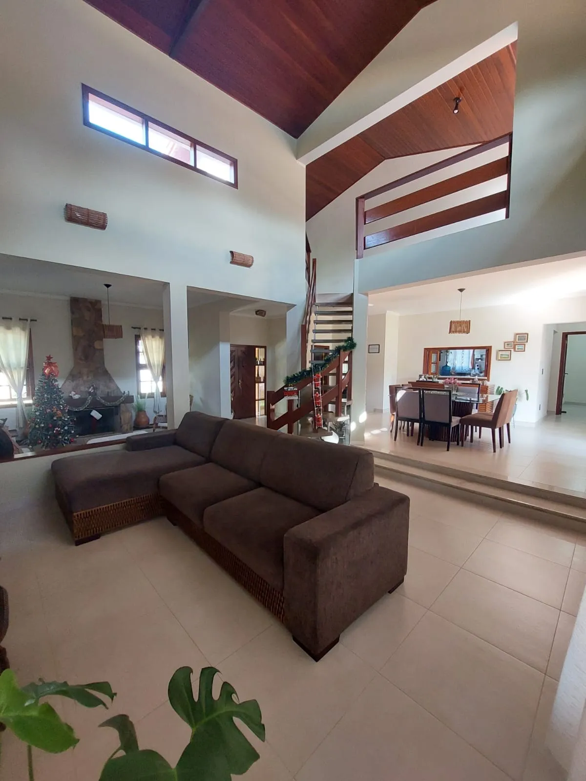 Imagem Casa 4 dorm escritório lareira sala de jogos de Esquina com 438m² Cond Vivendas do Lago