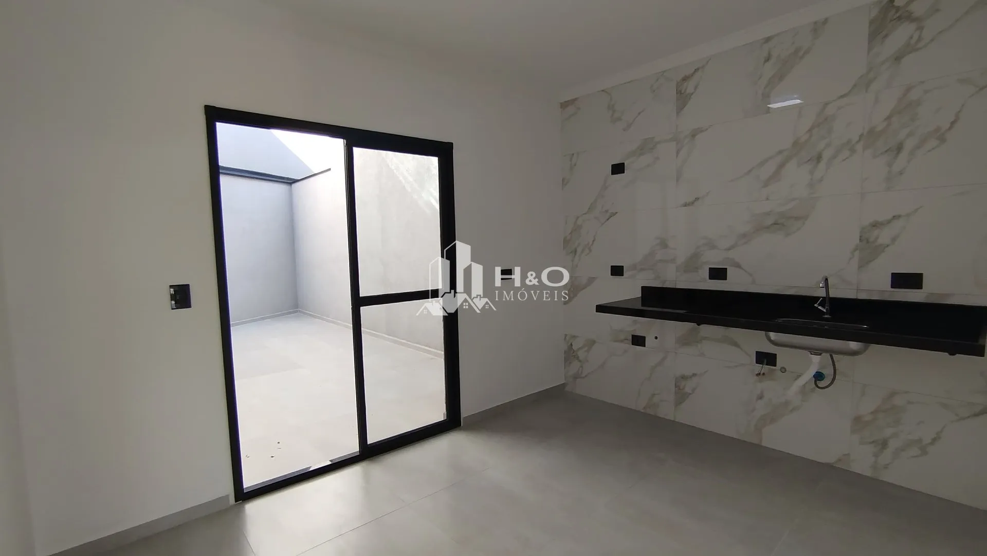 Imagem Oportunidade, Sobrado Frontal à Venda - 111m² de Área Útil | 3 Dormitórios | 3 Vagas, Bairro Jardim Brasília, Itaquera.
