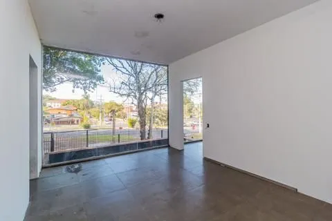 Imagem Oportunidade Única: Casa para Fins Residencial ou Comercial em Local Estratégico!