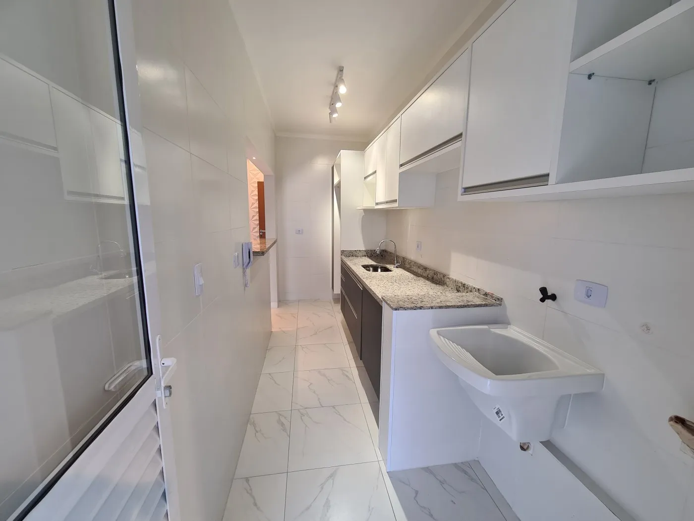 Imagem Apartamento para Venda em Praia Grande, Caiçara, 2 dormitórios, 1 suíte, 1 banheiro, 1 vaga