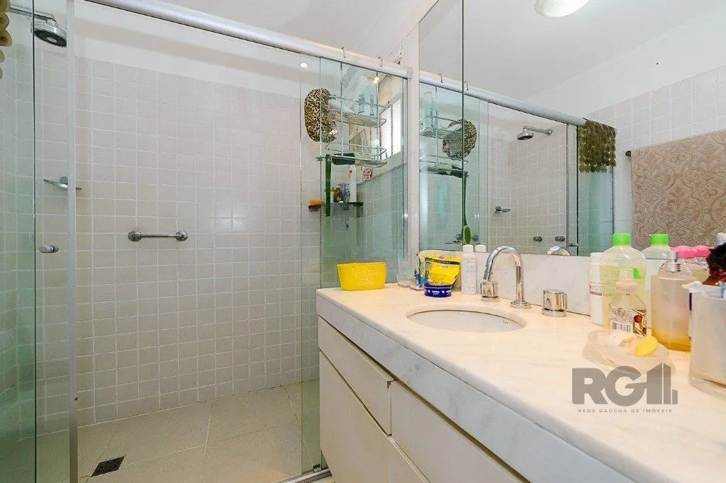 Imagem Casa em Condomínio à venda com 4 quartos 319 m² Rua Manoel Leao, Pedra Redonda, Porto Alegre