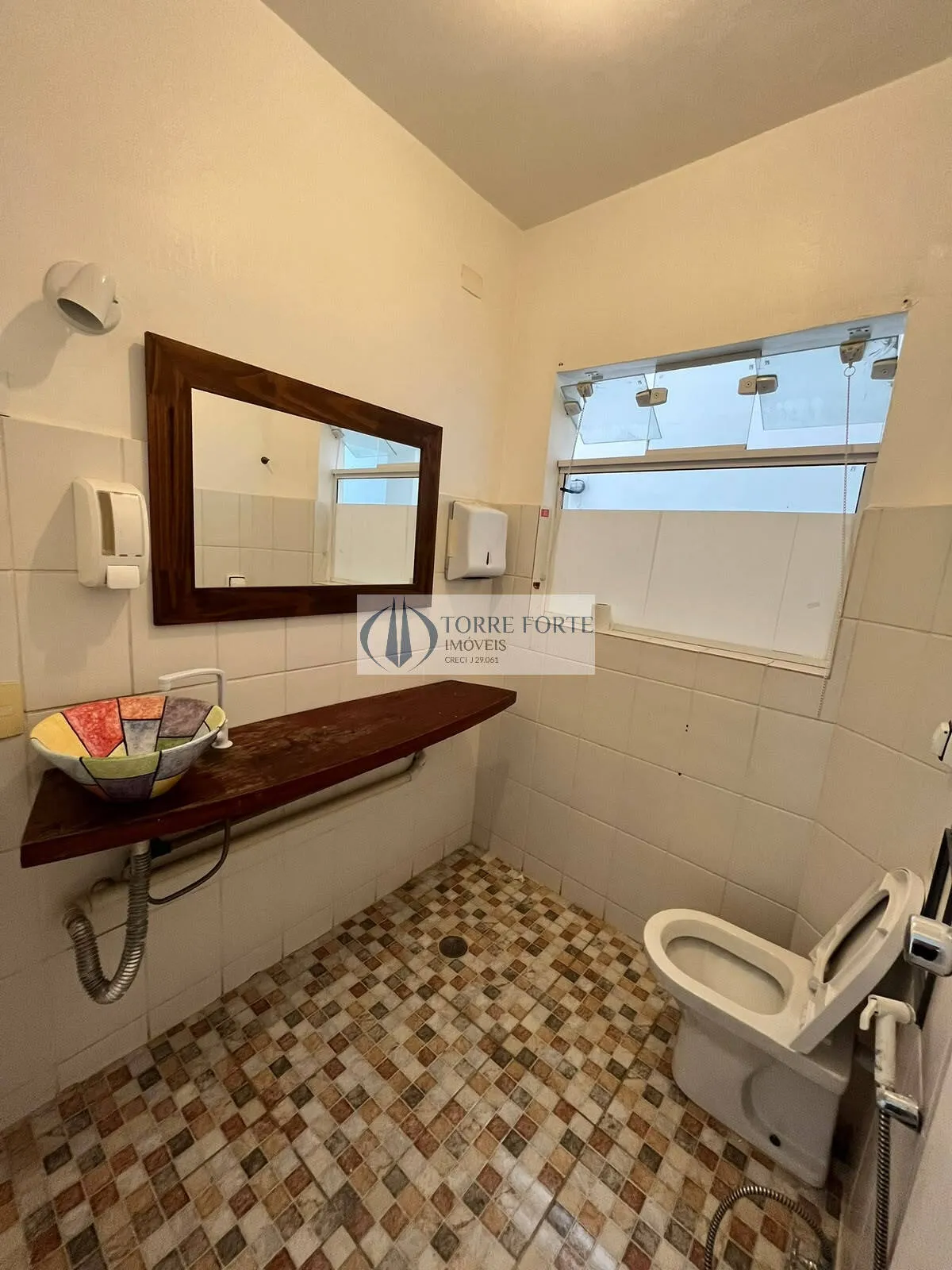 Imagem Ótimo sobrado com 180 m² com diversas salas bem localizado na Santa Cecilia