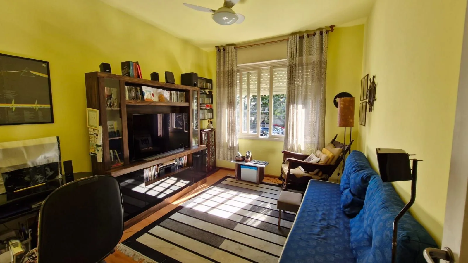 Imagem Apartamento no Menino Deus com 2 dormitórios e dependência de empregada com banheiro