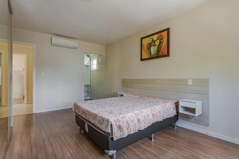 Imagem Casa térrea com 3 dormitórios, espaço gourmet e 3 vagas.