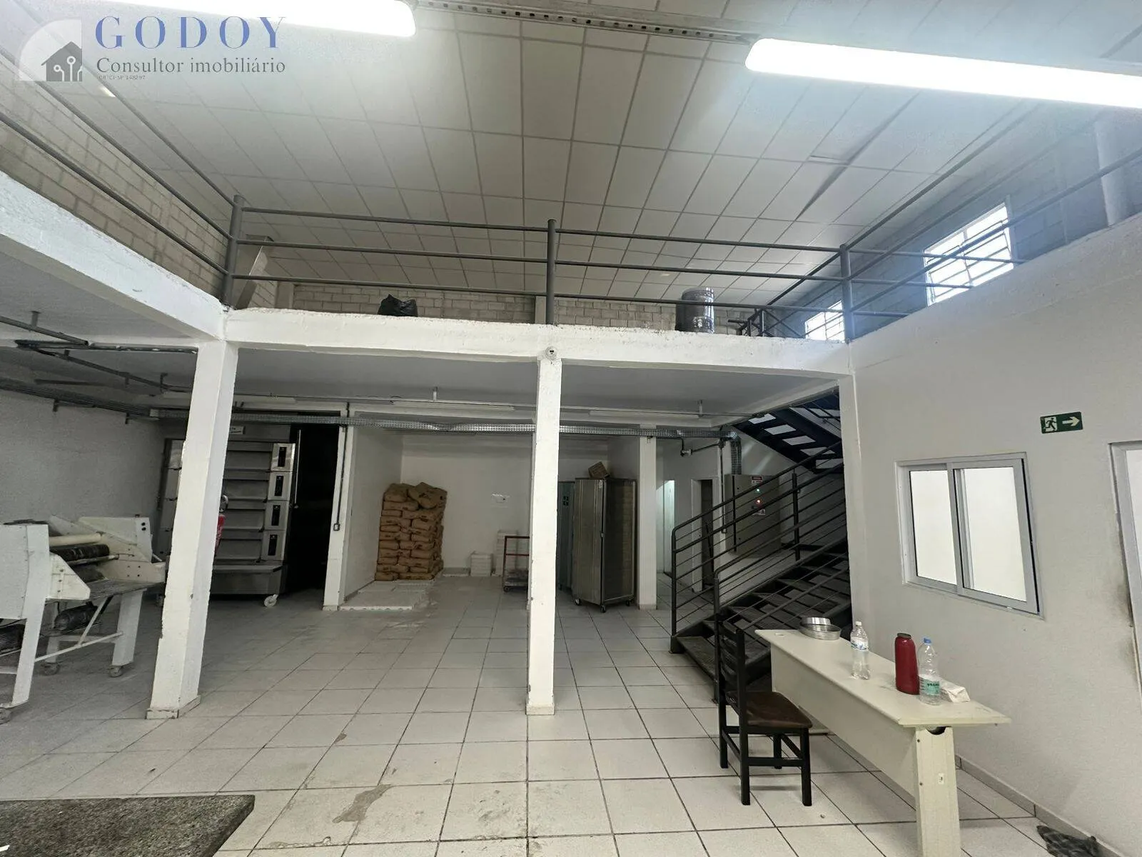 Imagem Imóvel Comercial - 900 m² Construídos em Terreno de 2.600 m²