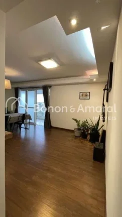 Imagem Este amplo apartamento em andar alto oferece excelente ventilação e uma vista livre para a cidade....
