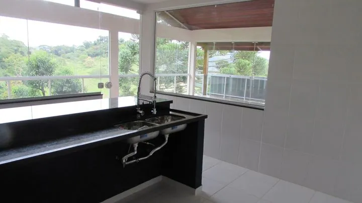 Imagem Casa com 3 Quartos à Venda, 350 m² em Várzea - Teresópolis