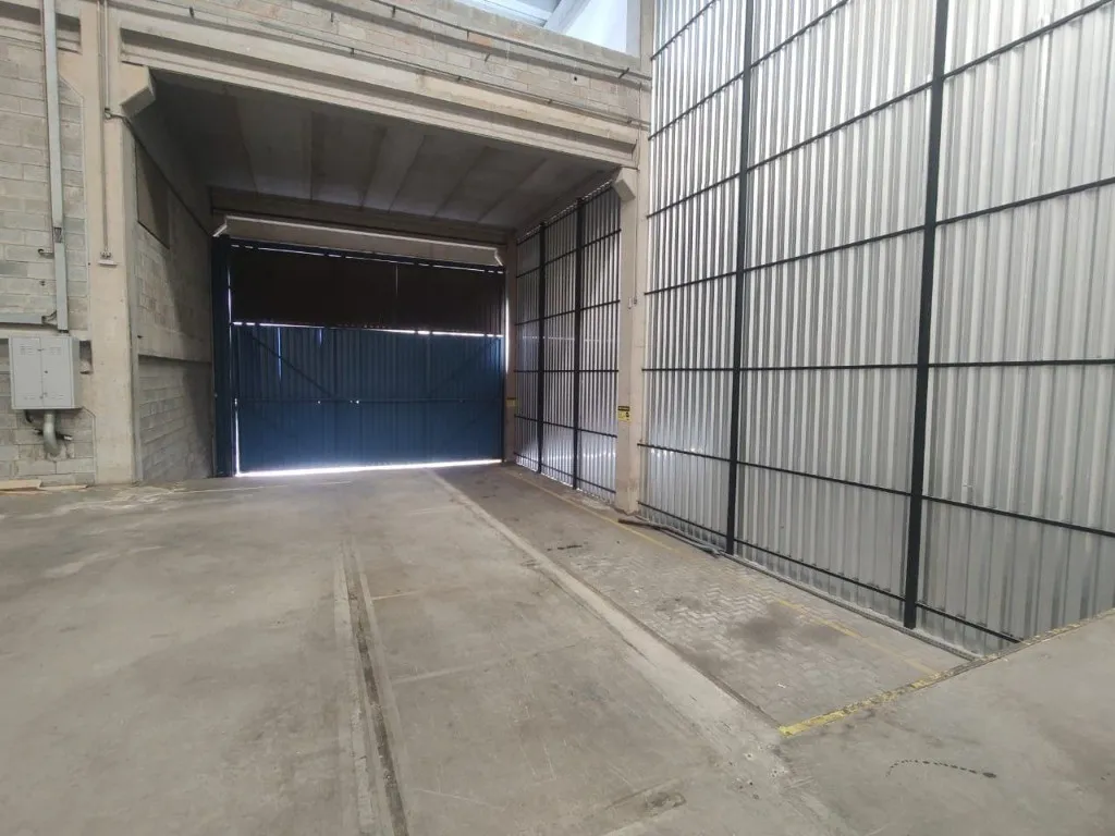 Imagem Galpão Comercial para Locação em Diadema-SP, Bairro Piraporinha: 1.025m², 7 Banheiros - Oportunidade Imperdível!