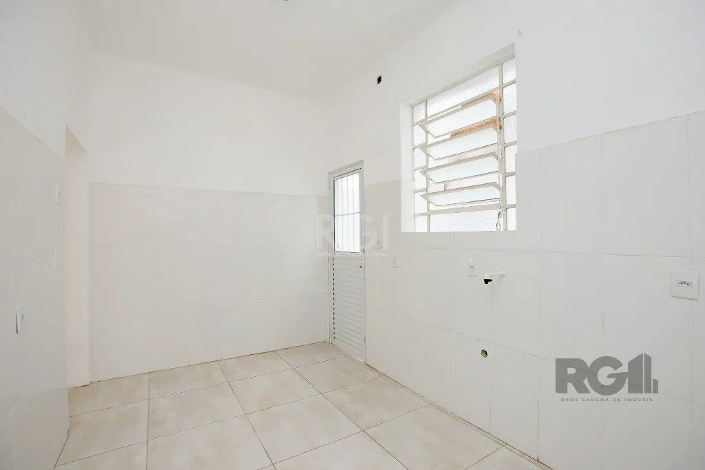 Imagem Prédio 3 andares. Composto de salas e apartamentos