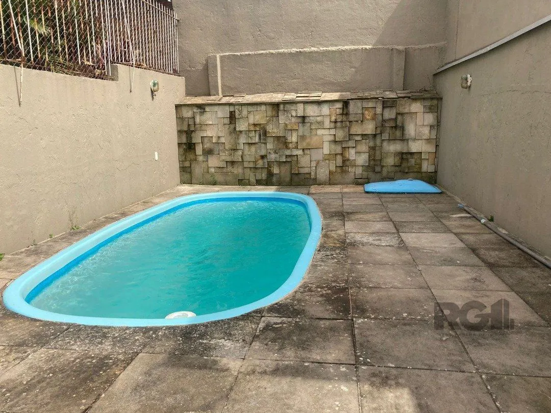 Imagem CASA | 2 DORMITÓRIOS | 1 SUÍTE | 2 VAGAS | PISCINA | SACADA | BAIRRO HÍPICA | ZONA SUL