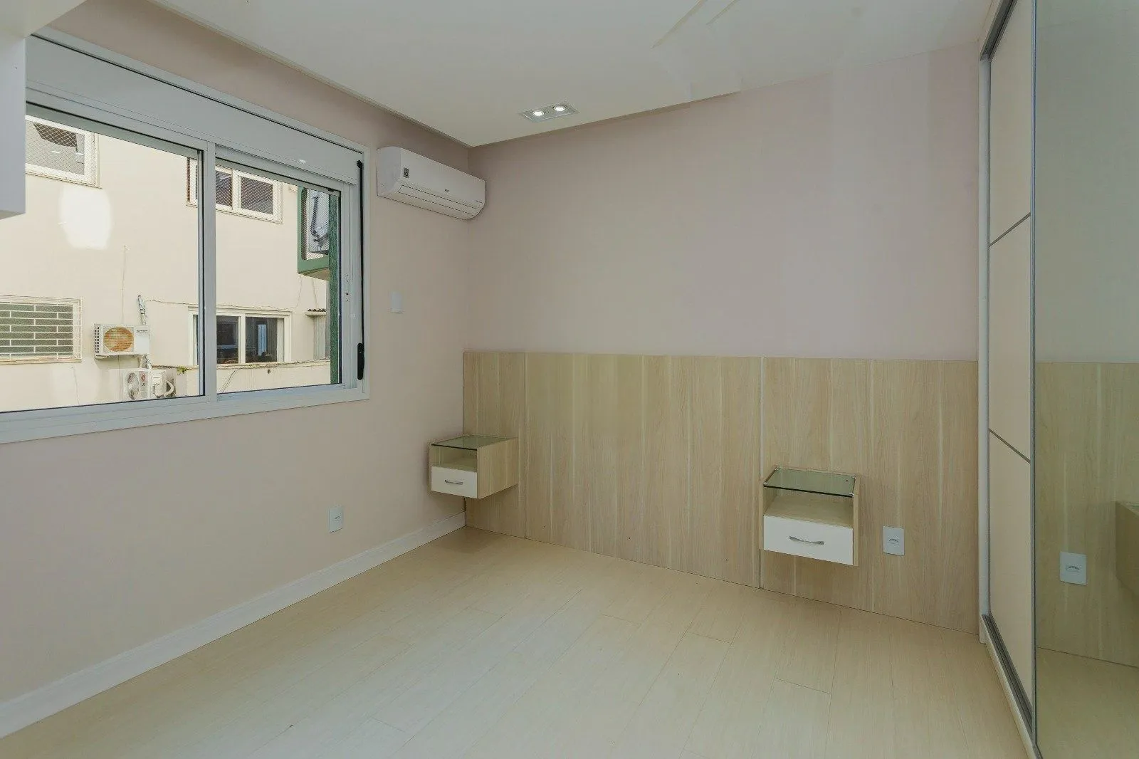 Imagem Apartamento 100% Reformado com 3 Dormitórios e Churrasqueira