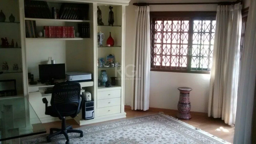 Imagem Casa para Venda - 316m², 3 dormitórios, sendo 1 suites, 2 vagas - Cavalhada