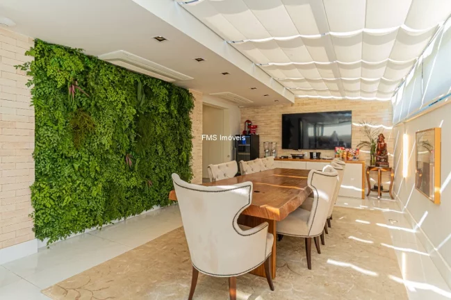 Imagem Apartamento de Alto Padrão de 3 suítes em Moema com 330m² e 4 vagas de garagem.
