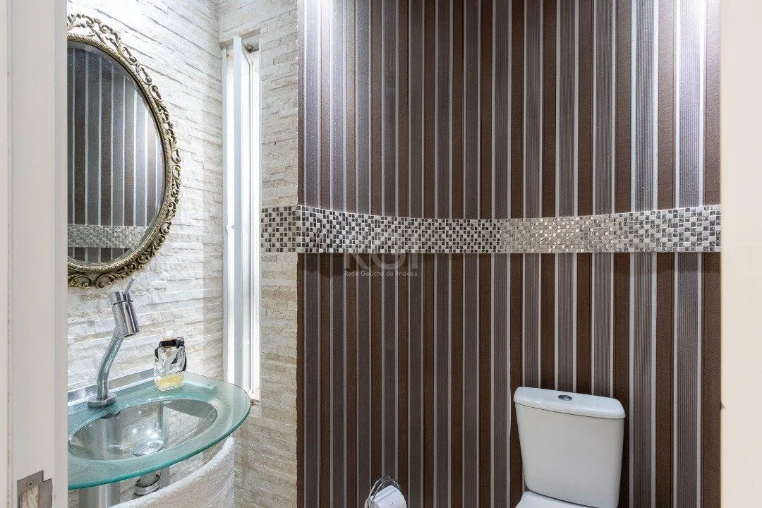 Imagem Casa para Venda - 377m², 4 dormitórios, sendo 3 suites, 3 vagas - Guarujá