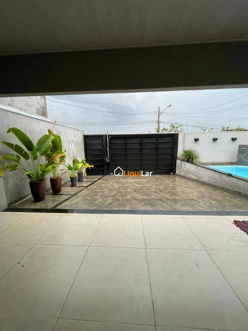 Imagem Casa à Venda no Montevidéu com 3 Suítes, Piscina, Espaço Gourmet e Amplo Quintal Próxima ao Alphaville IV