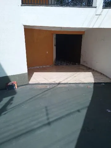 Imagem VENDA DE CASA NO JORDANÓPOLIS, EM ARUJÁ/ SP, 150M², c/ 3 dorm, sendo 2 suítes, 3 salas, cozinha, escritório, lavanderia e 4 vagas p/ auto. CONSULTE-