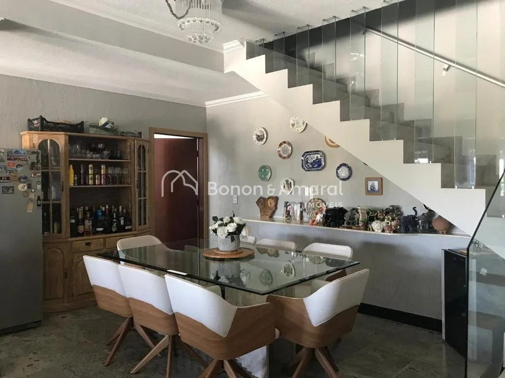 Imagem Casa à venda no San Conrado com 5 quartos, 3 suítes, piscina, área gourmet e 650 m²