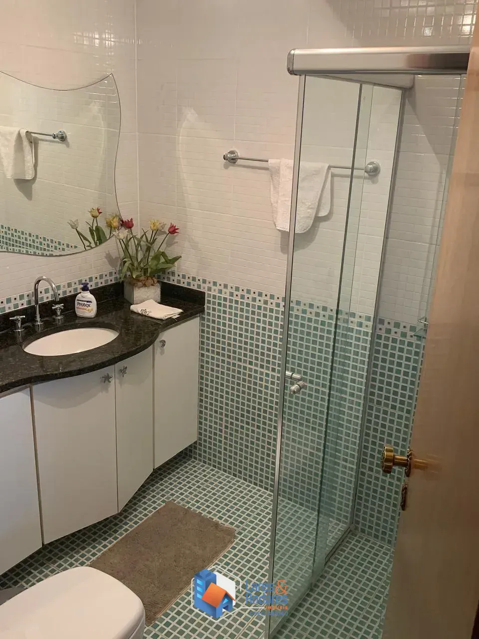 Imagem Sobrado para venda em Planalto Paulista com 3 quartos, sendo 2 suítes, 250m²