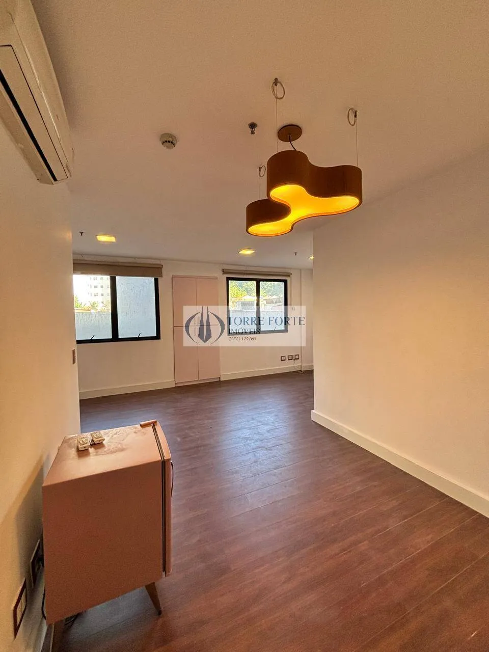 Imagem Ótima sala comercial com 32 m², 2 banheiros, 1 vaga de garagem na Perdizes.
