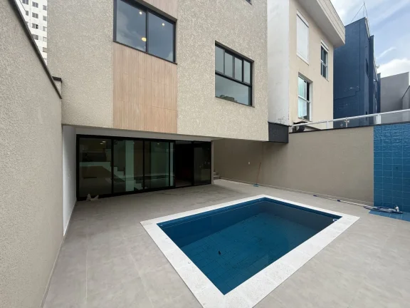 Imagem Casa à Venda com Piscina e Salão de Lazer no Portal dos Ipês - Cajamar/SP
