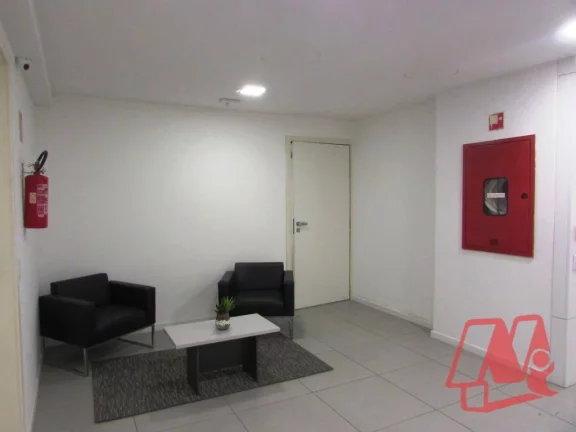 Imagem Na rua Luzitana, sala nova de 40 m².
