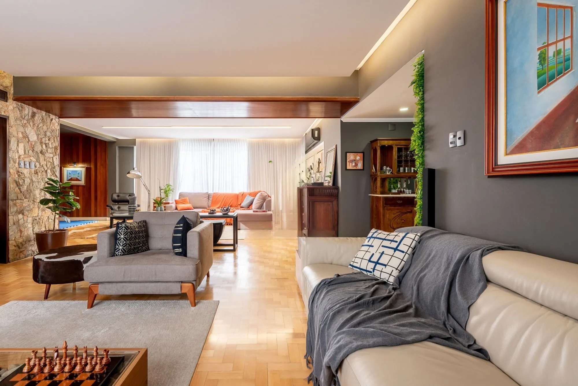 Imagem Apartamento com 295m² e 3 dormitórios, 1 suíte, 2 vagas individuais, no bairro Independência