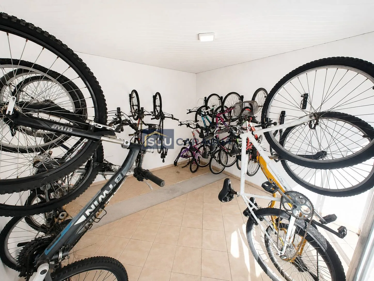 Imagem Apartamento a venda 400m da praia Martim de Sá com 2 vagas de garagem