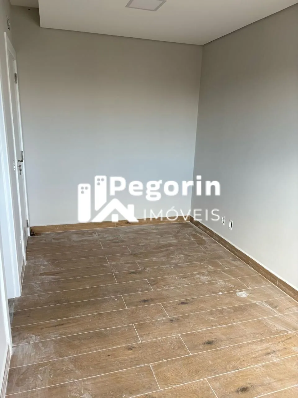 Imagem Sobrado à venda em Curitiba, Pinheirinho, com 3 quartos, 217,00m²