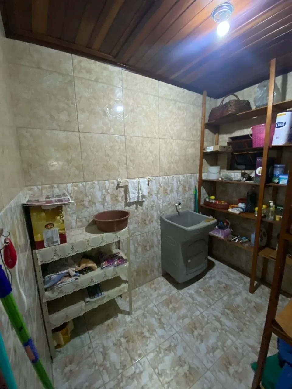 Imagem Ótima casa de dois pavimentos localizada no Bairro Restinga