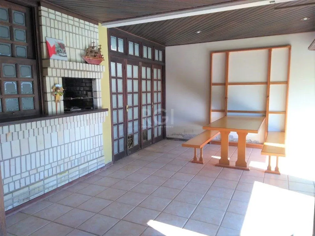 Imagem Casa para Venda - 219m², 3 dormitórios, sendo 1 suites, 4 vagas - Menino Deus