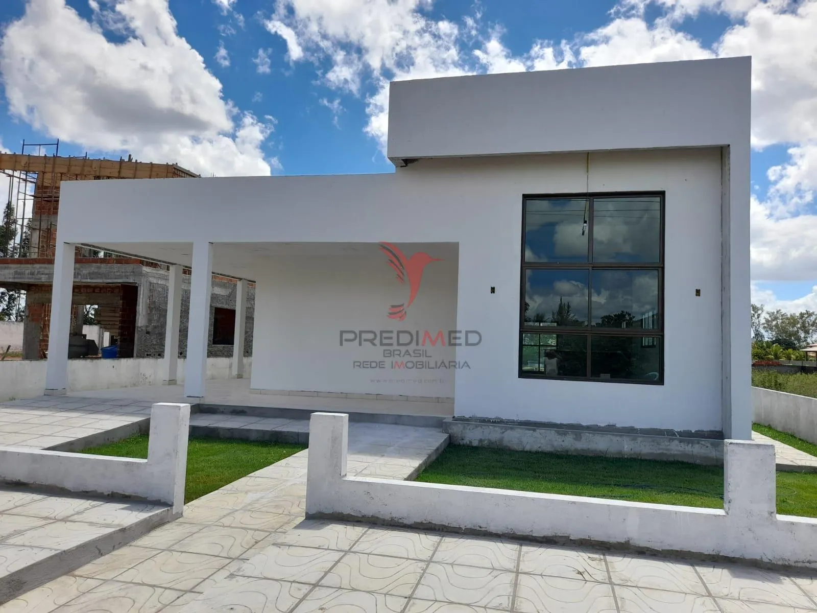 Imagem Casa com piscina,aceita carro, apartamento no negócio, 2 Suites, 3 Vagas de Garagem