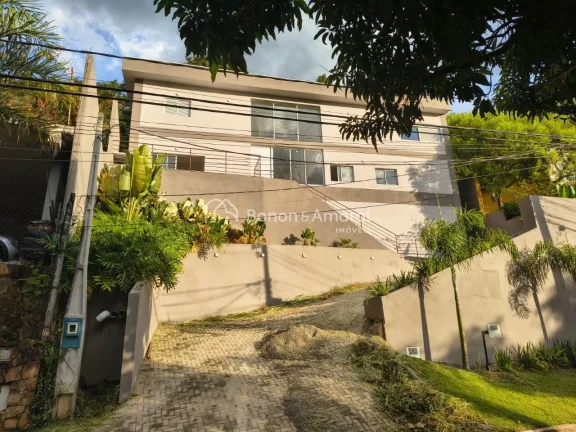 Imagem Sobrado moderno, espaçoso e extremamente versátil.
São 4 suítes amplas, proporcionando conforto ...