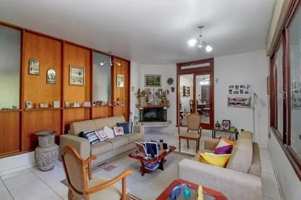 Imagem Casa 3 dormitórios ampla, perto da PUC