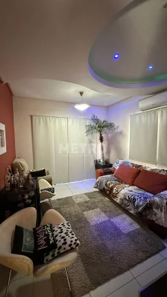Imagem Casa ampla, com 400m de área construída, 3 4, sendo 01 suíte, 01 escritório, no