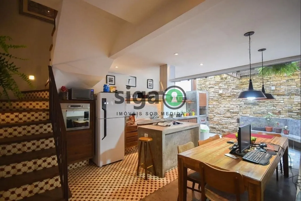 Imagem Casa em Condomínio - 180m² - 4 Dormitórios sendo 3 suítes e 2 Vags