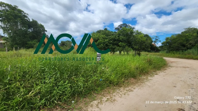 Imagem Terreno com pouca vegetação, perto da praia! Apenas 250 metros do mar!