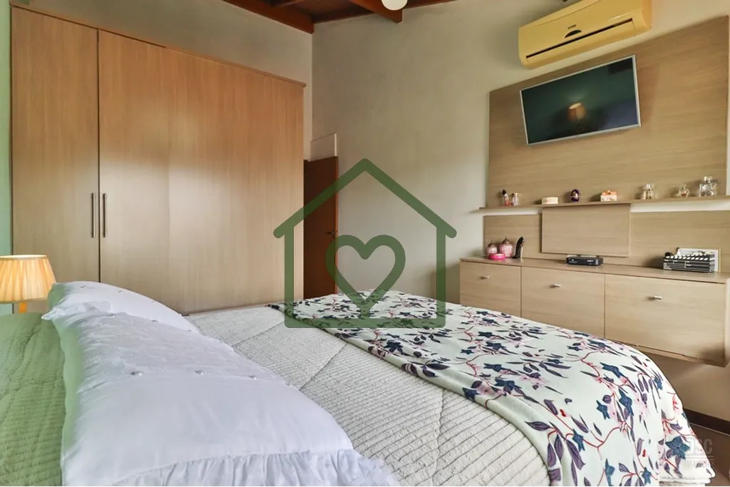 Imagem Apresentamos uma incrível oportunidade de adquirir esta linda casa. Esta propriedade oferece um est...