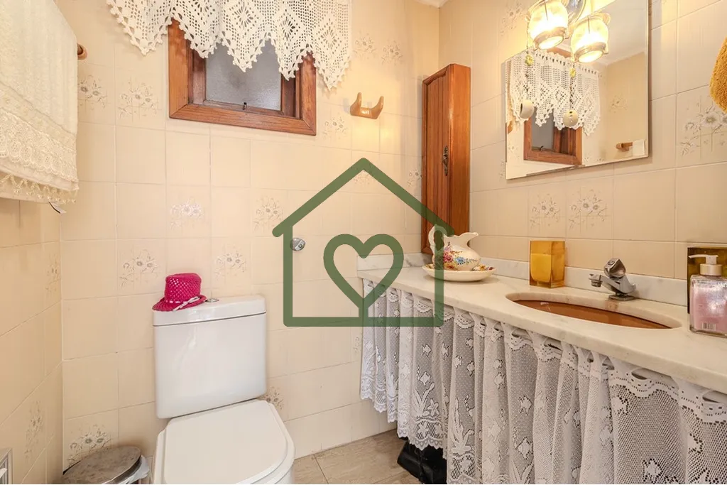 Imagem Cobertura duplex com 296 m² privativos, três dormitórios (sendo uma suíte) e três vagas de gara...