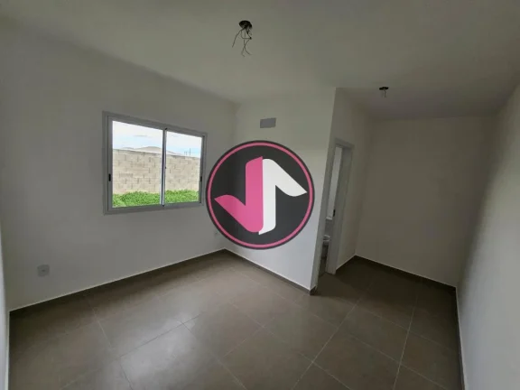 Imagem A casa dos seus sonhos está à venda em Várzea Grande, no bairro Petrópolis. Localizada no condom...