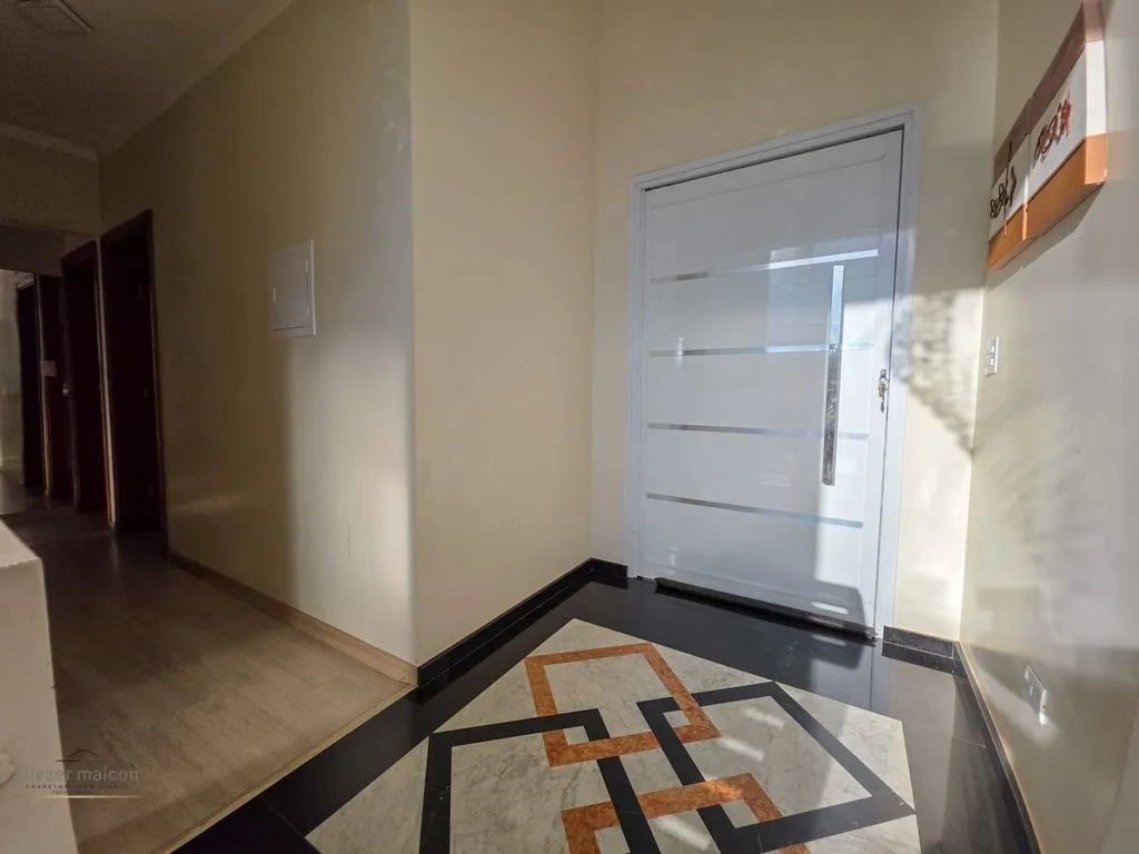 Imagem Casa com piscina a venda em condomínio fechado em Poços de Caldas