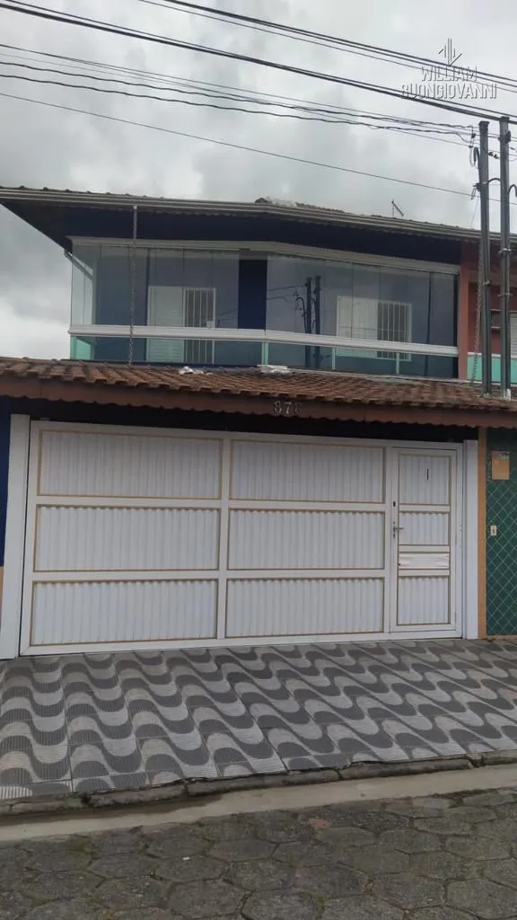 Foto do imóvel SOBRADO À VENDA - CONFORTO E ESPAÇO PARA SUA FAMÍLIA! em Vila Tupi, Praia Grande - SP