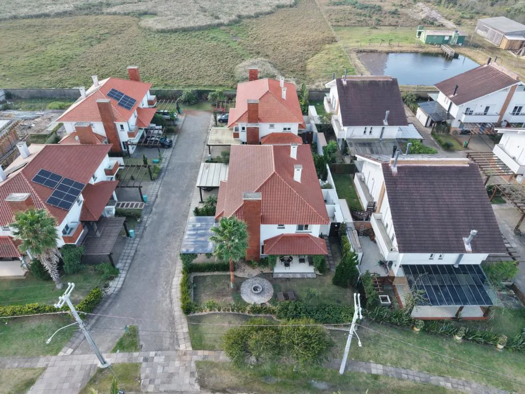 Foto do imóvel: Casa em Condominio 4 Dormitórios - Bairro -- em Rua 01