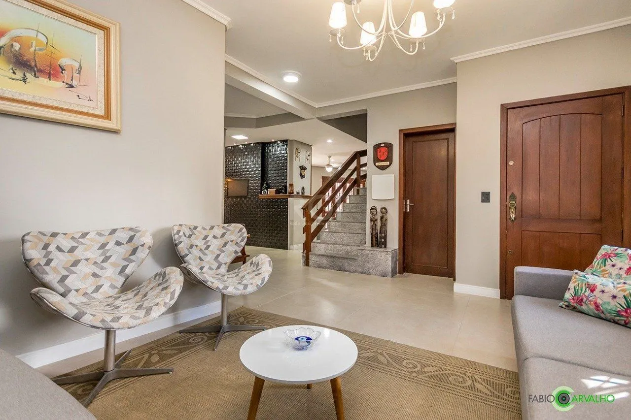 Imagem Sobrado para Venda - 335m², 4 dormitórios, sendo 2 suites, 3 vagas - Petrópolis