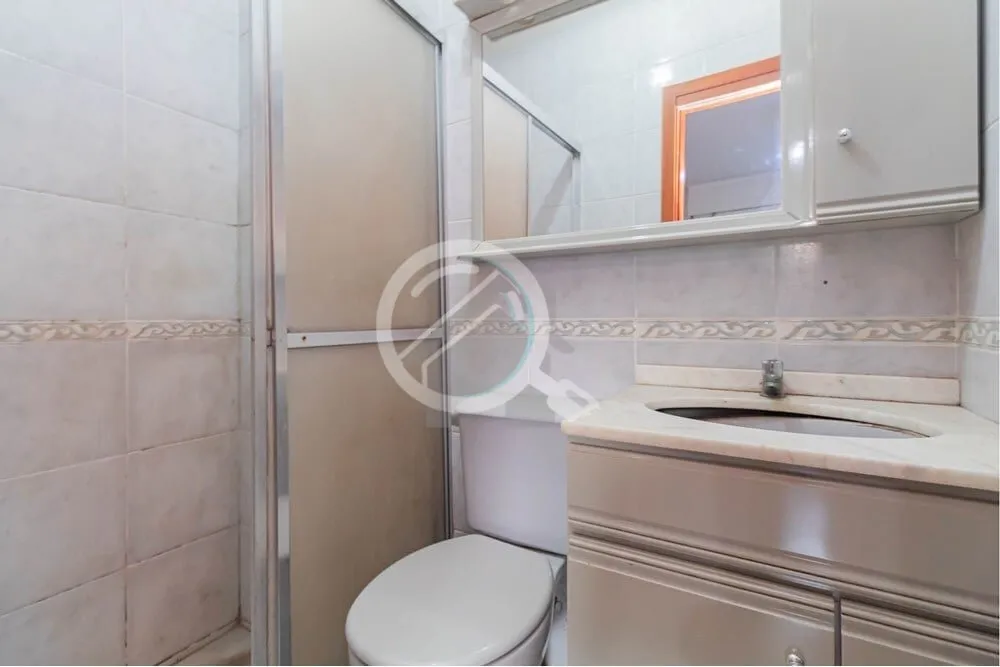Imagem Descubra a comodidade e o conforto de viver no coração de Porto Alegre! Este apartamento desocupad...