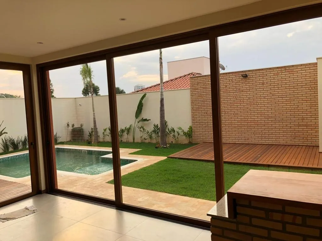 Imagem LINDA CASA CONDOMÍNIO CASTANHEIRA!! 370M²